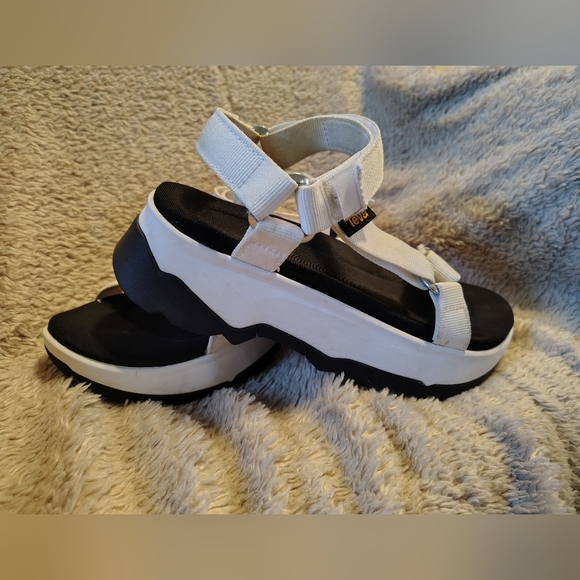 TEVA Women's Jadito Universal White Black Adventure Sandals Size 8 - Picture 2 of 9
